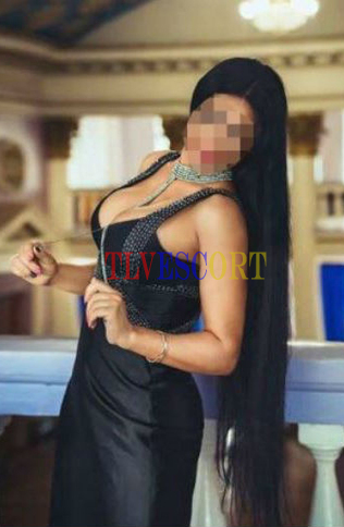 אהובתו, סקסי, מוכן להתמודד.