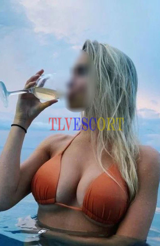 מחריש אוזניים יש לו פרצוף סקסי, צריכה מאהב