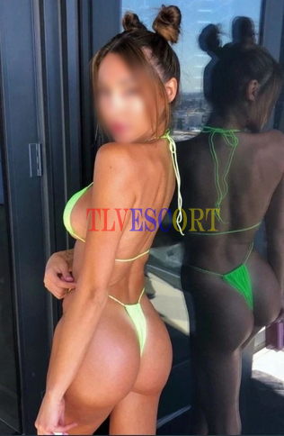 סקסית ועצמאית, צמיחה נמוכה עם שדיים יפים