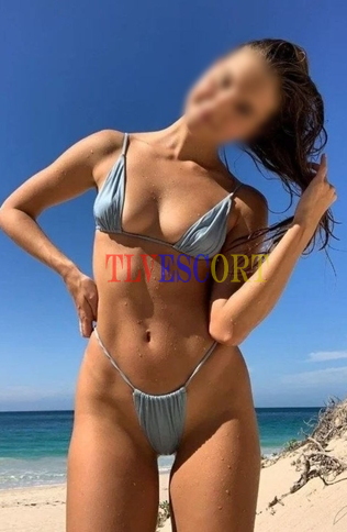 סקסית ועצמאית, צמיחה נמוכה עם שדיים יפים